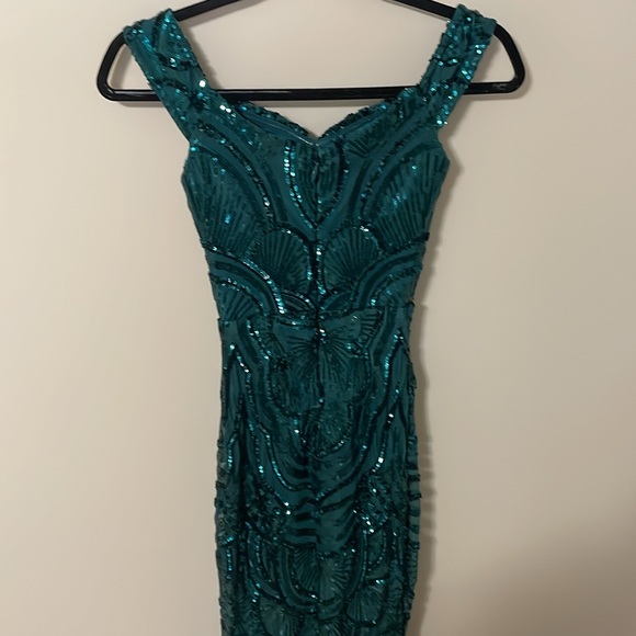 Fashion Nova - Until The Weekend Sequin Maxi Dress - Emerald - XSmall - Picture 3 of 5